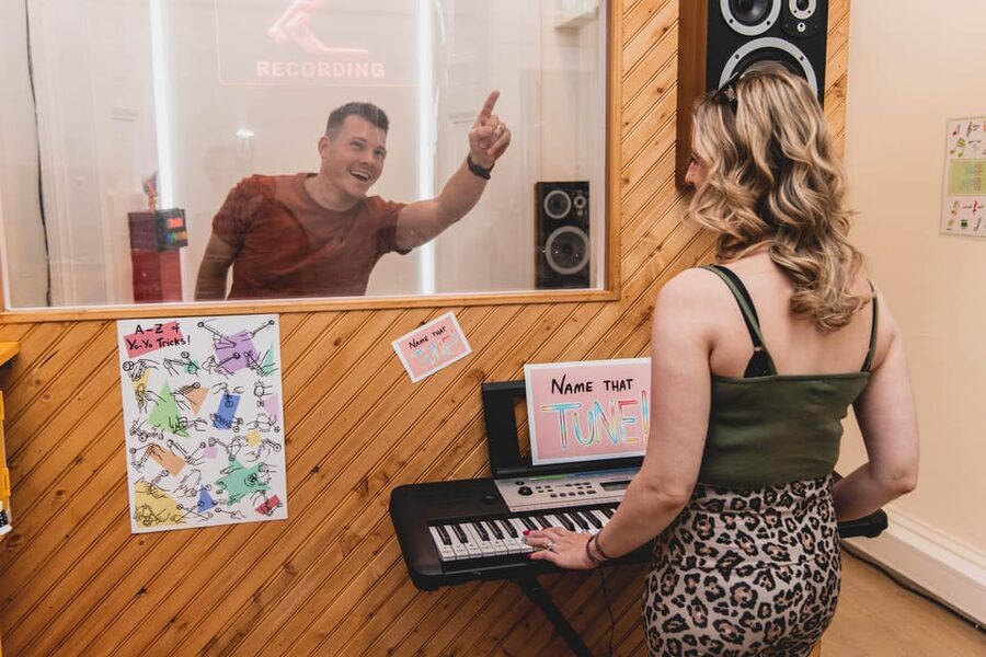 Glasgow: Stuck in the 90s... A Nostalgic Musical Escape Room - Key points