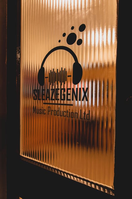 Glasgow: Stuck in the 90s... A Nostalgic Musical Escape Room - Why the private group format matters