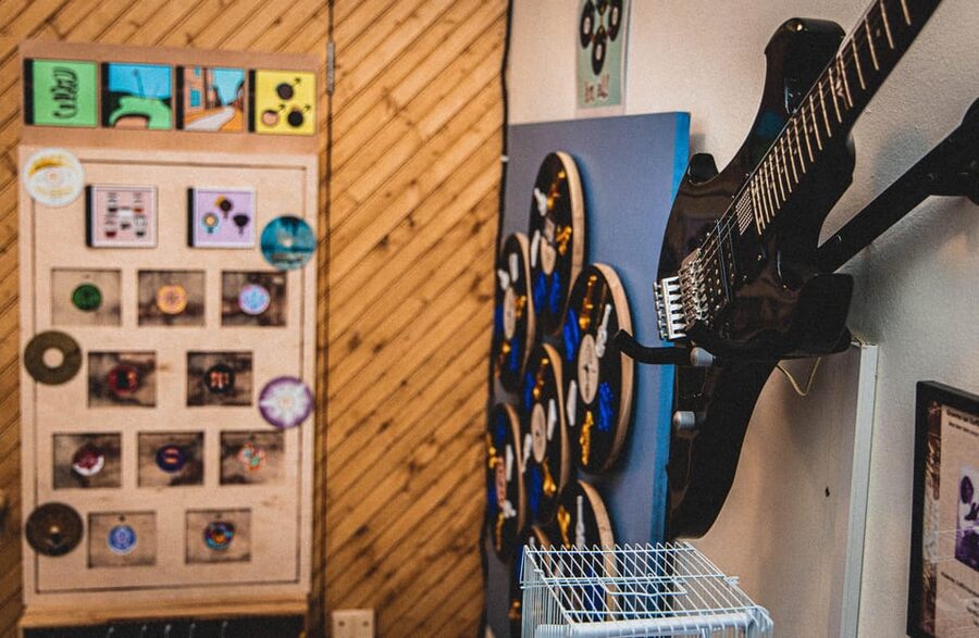 Glasgow: Stuck in the 90s... A Nostalgic Musical Escape Room - Who should book this escape room?