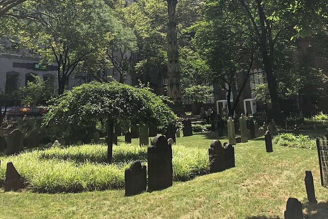 Hamilton Musical Themed Guided Walking Tour - Leo, Chazz, and the guide’s role