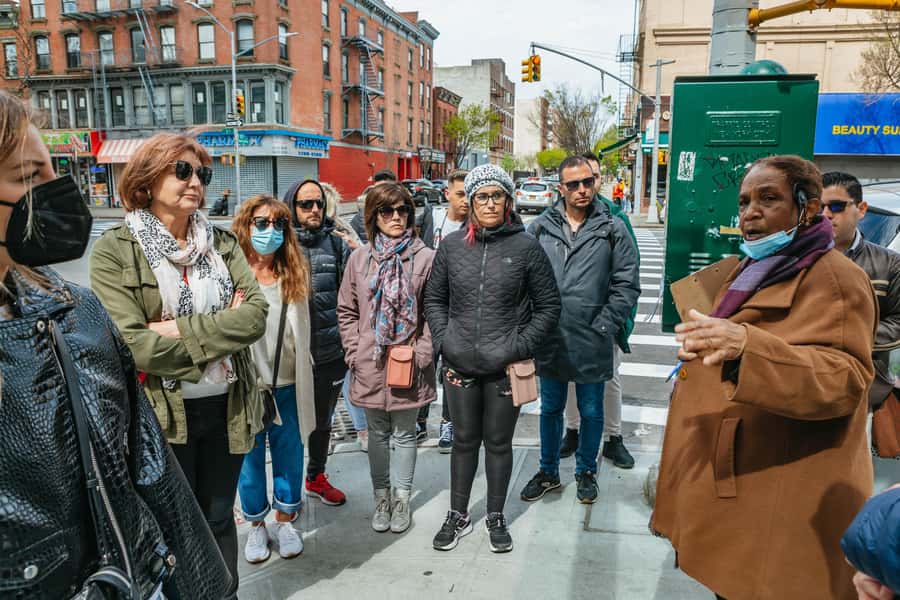 Harlem: Central Harlem Sunday Gospel with Locals - The walking tour: churches, streets, and Harlem Renaissance history