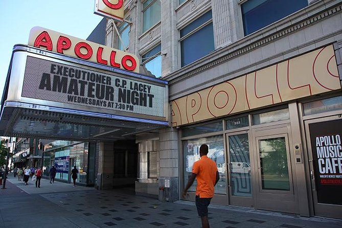 Harlem Gospel Sunday Tour - Apollo Theater and the names on the Walk of Fame