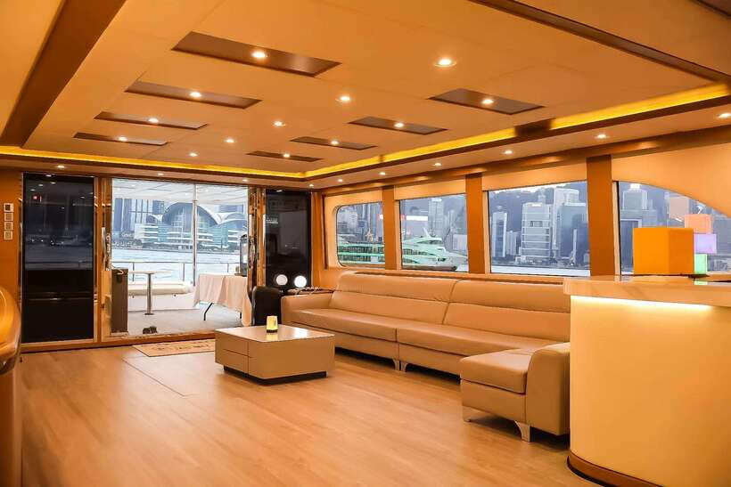 HK: Victoria Harbor Tour & Symphony of Lights (Free Drinks) - Key points to know before booking