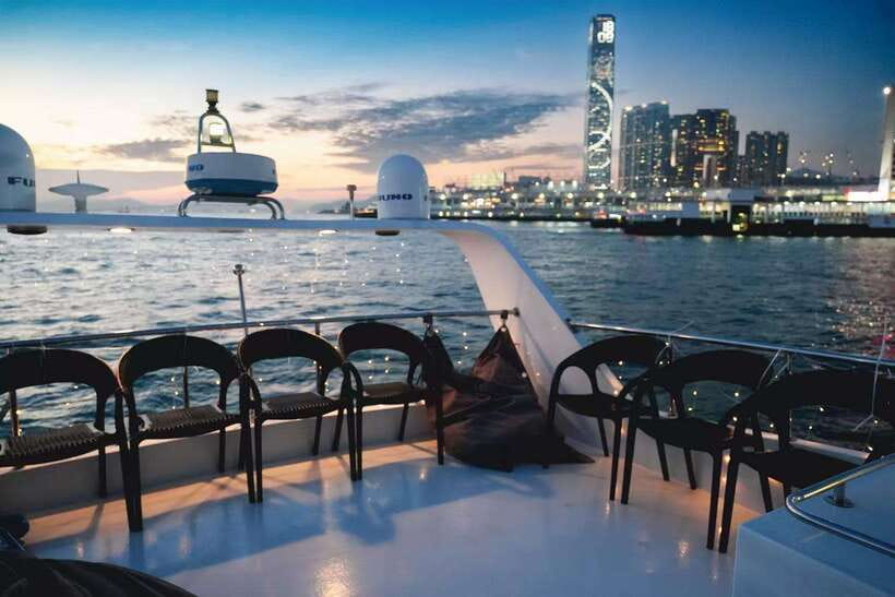 HK: Victoria Harbor Tour & Symphony of Lights (Free Drinks) - Drinks, beer, and the snack service
