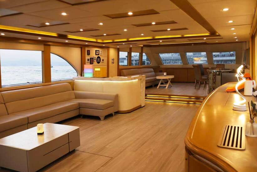 HK: Victoria Harbor Tour & Symphony of Lights (Free Drinks) - What to expect from the Symphony of Lights