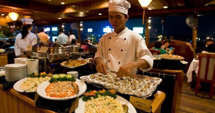 Ho Chi Minh City: Saigon River Dinner Cruise with Live Music - Live music while the city lights pass by