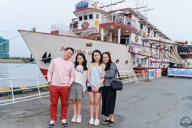 Ho Chi Minh City: Saigon River Dinner Cruise with Live Music - Boarding the boat and finding your view