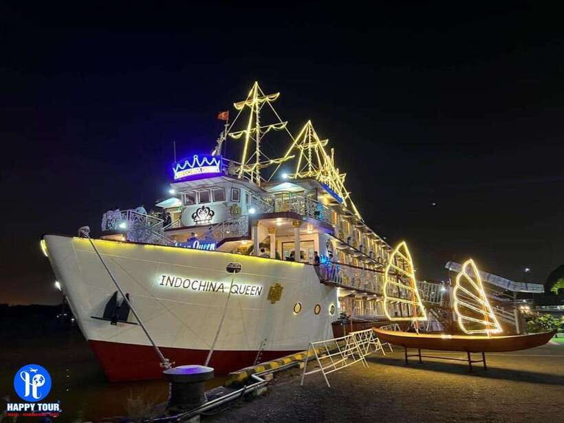 Ho Chi Minh: Saigon River Dinner Cruise with Live Music - A calm view of Ho Chi Minh City after dark