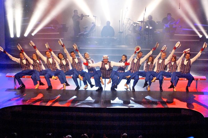 Hughes Music Show in Branson - The theater experience and the scale of the stage