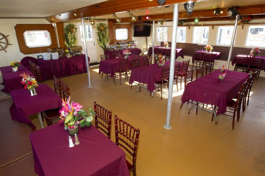 Key West: Sunset Dinner Cruise with Open Bar & Live Music - Space, comfort, and accessibility