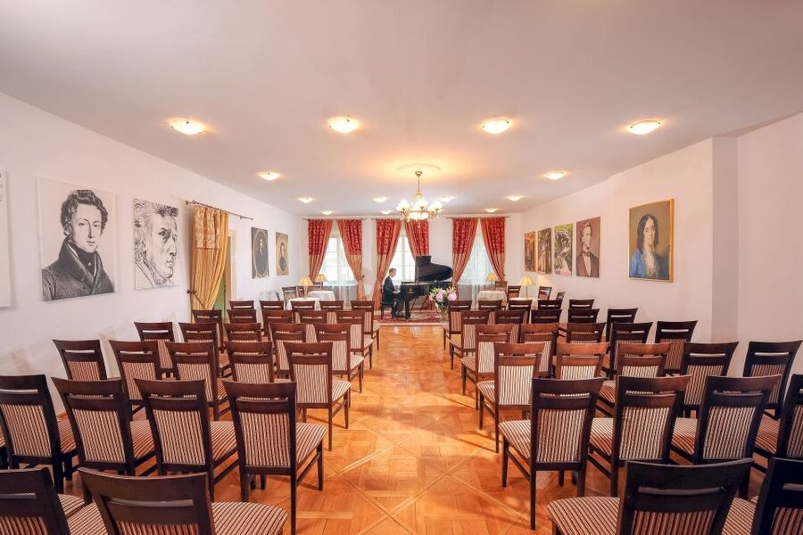 Krakow: Chopin Piano Recital at Chopin Concert Hall - Chopin in a small Krakow room