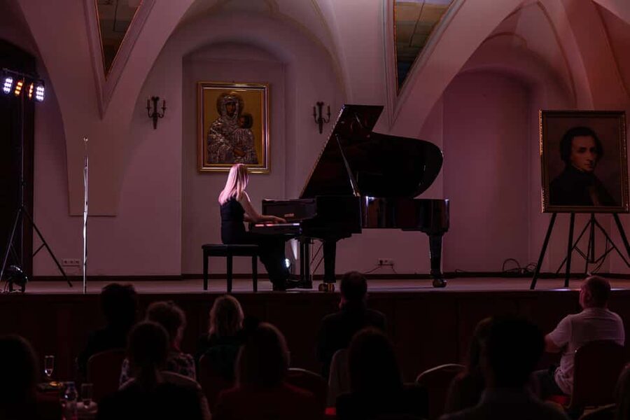 Krakow: Frédéric Chopin Classical Music Candlelight Concert - Picking a seat and handling the timing