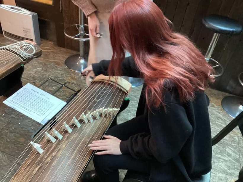 Kyoto: Japanese Koto Musical Instrument Class - A small class with room for real instruction