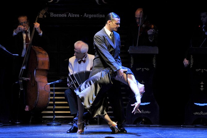 La Ventana Tango Show in Buenos Aires - Entering the restored conventillo