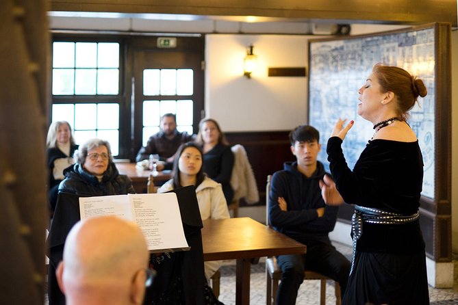 LisboaLove Fado - The 5 PM introduction sets the tone
