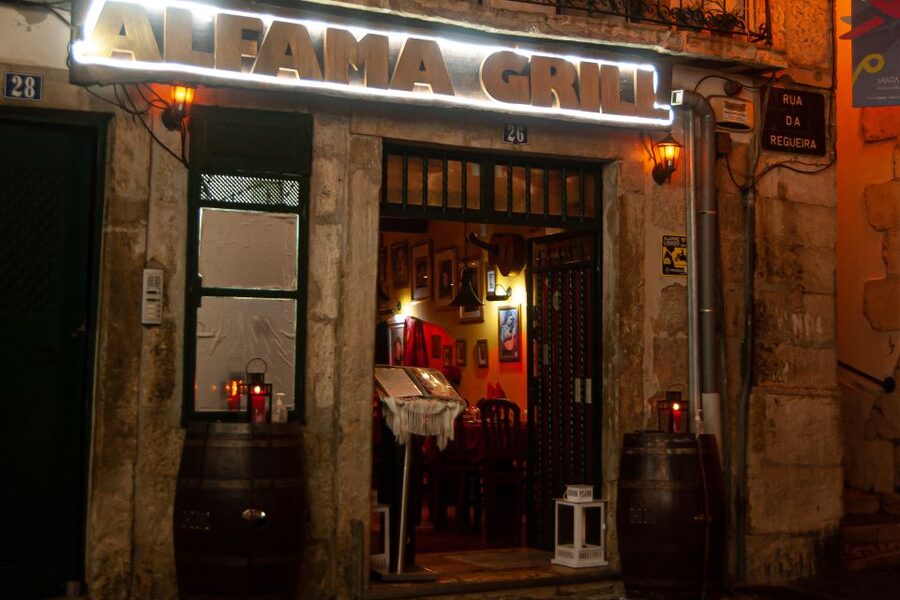 Lisbon: Alfama Tour and Live Fado with Traditional Dinner - Who should book this evening