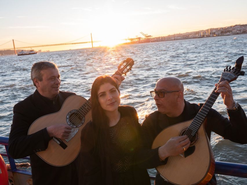 Lisbon: Boat Cruise with Live Fado Performance and a Drink - Fado belongs on the Tagus
