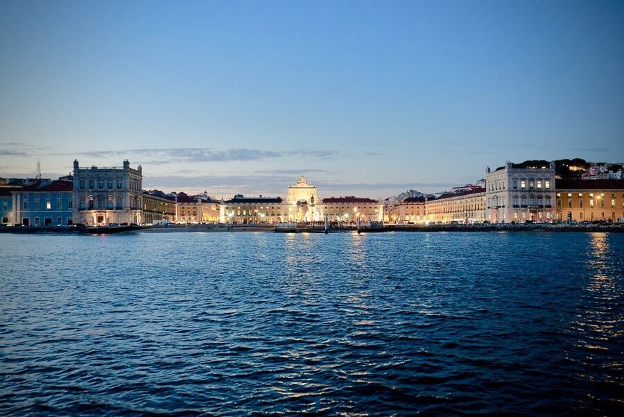 Lisbon: Boat Cruise with Live Fado Performance and a Drink - Views, weather, and the plastic curtains