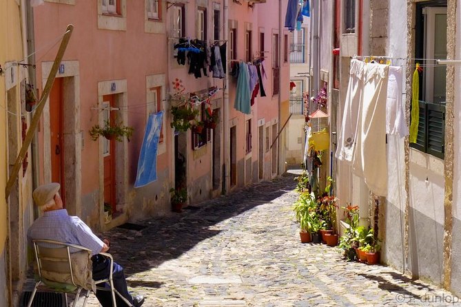 Lisbon by Night Tour: Fado Show and Dinner with Pick-up - Dinner, wine, and the question of value