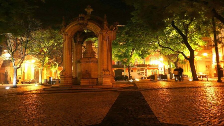 Lisbon: Evening City Tour with Dinner and Live Fado Show - Why Lisbon at night works so well