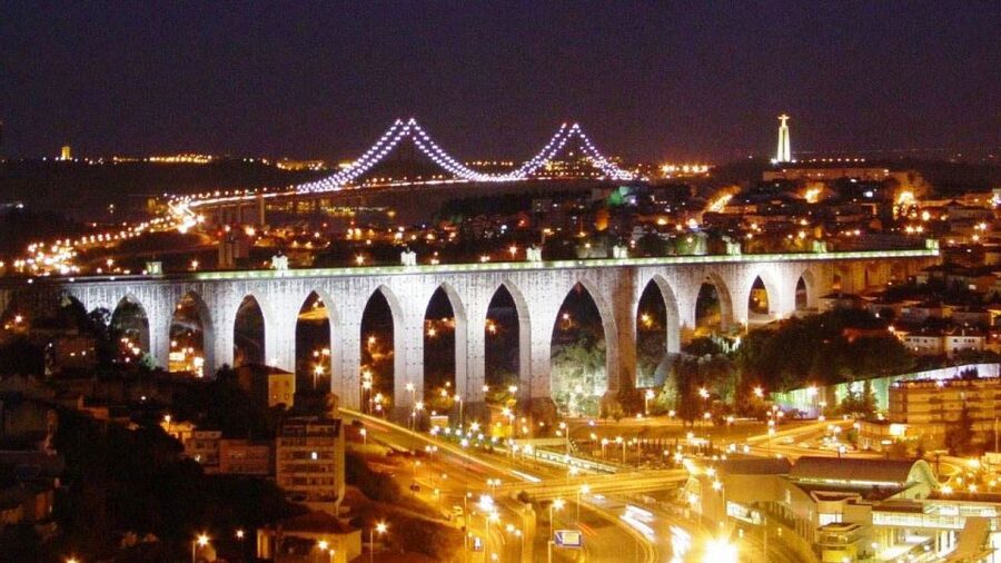 Lisbon: Evening City Tour with Dinner and Live Fado Show - Crossing the city toward Belém