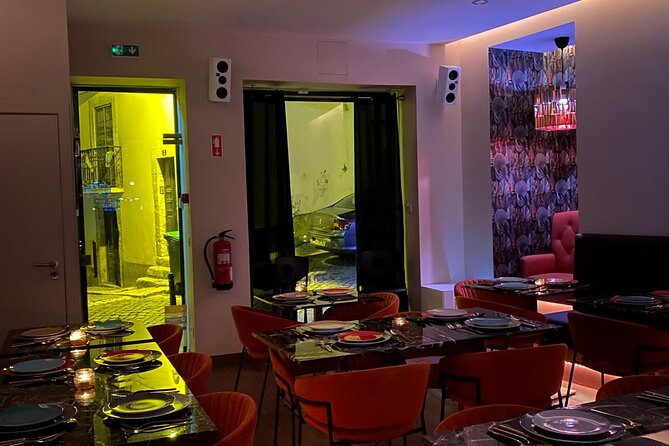 Lisbon Fado Dinner Show and Panoramic Night Tour - Seeing Alfama before the music begins