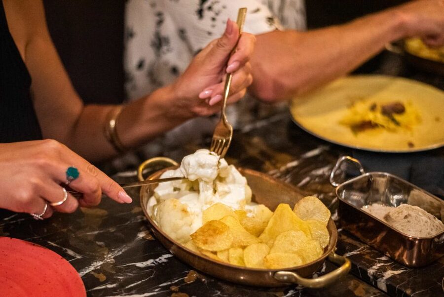 Lisbon: Fado & Food Tour with Live Show & Traditional Dinner - Petiscos at Ourives Petisqueira