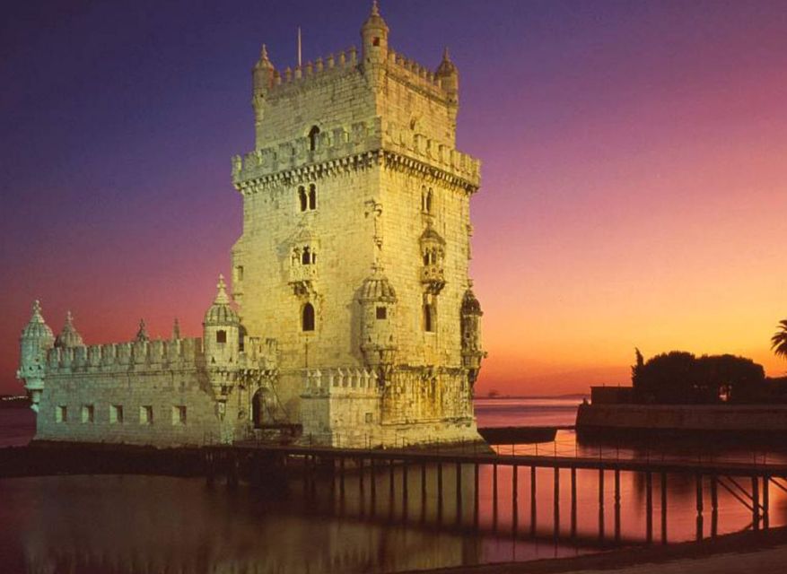 Lisbon: Fado Night Tour - Commerce Square and the rebuilt city center