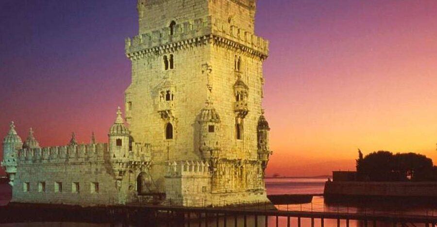 Lisbon: Fado Night Tour - Dinner and a live Fado performance