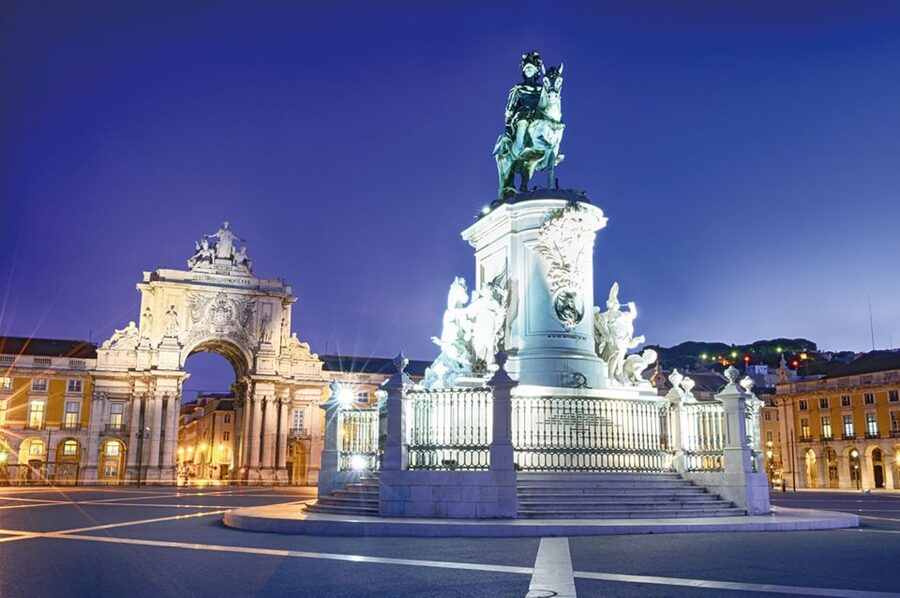 Lisbon: Fado Night Tour - Starting at Marquês de Pombal Square