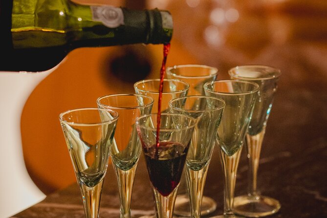 Lisbon: Fado Show With Wine and History - A 50-minute journey through Fado