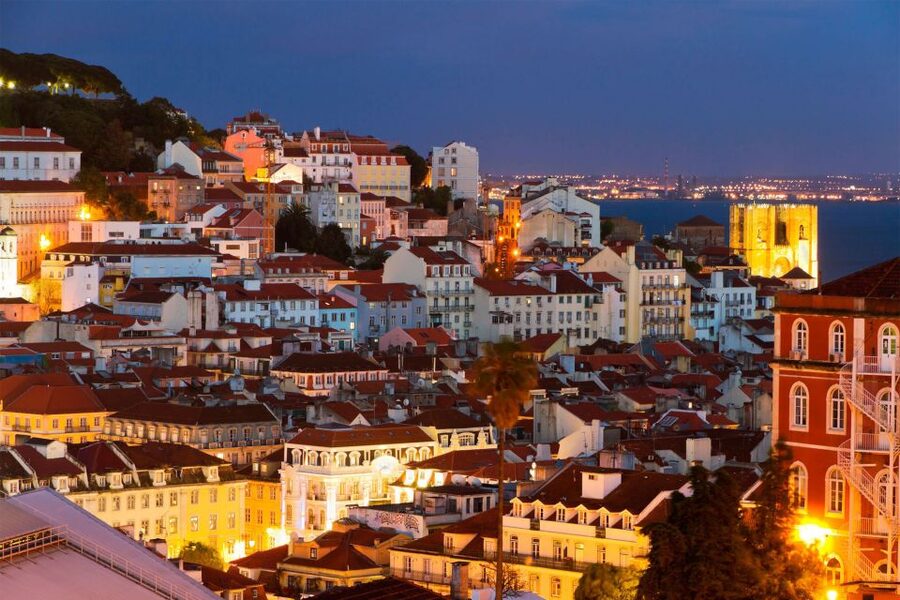 Lisbon: Half-Day Night Group Tour w/ Fado Dinner Show - Key points to know before booking