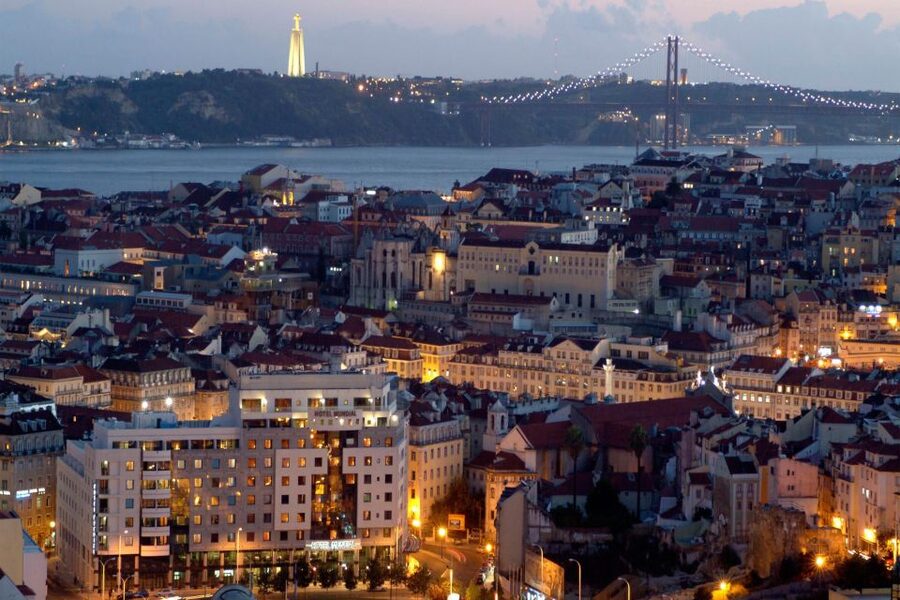 Lisbon: Half-Day Night Group Tour w/ Fado Dinner Show - Should you book the Lisbon Fado night tour?