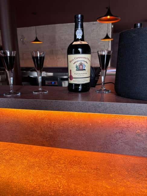 Lisbon: Live Fado Show in Historic Alfama with Port Wine - What the one-hour schedule feels like