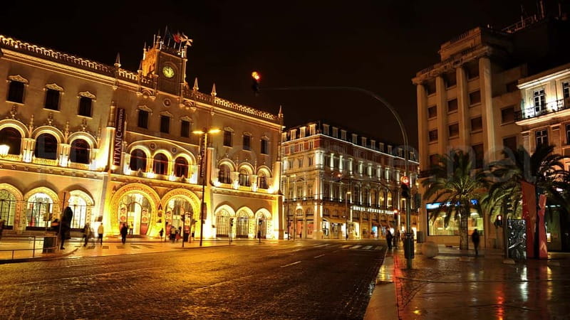 Lisbon: Private Night Tour with Fado Dinner Show - Key points at a glance