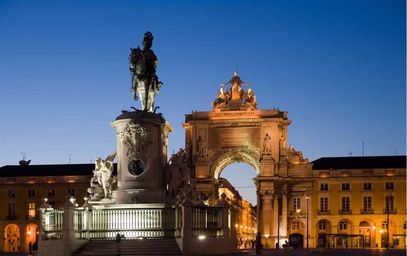 Lisbon: Private Night Tour with Fado Dinner Show - Should you book it?