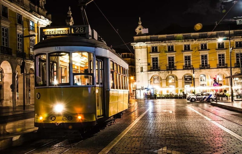 Lisbon: Private Night Tour with Fado Dinner Show - A Pastel de Belém and a taste of Lisbon