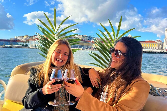 Lisbon Sunset Experience: Cruise, Wine and Live Music by the Capt - Under the 25 de Abril Bridge