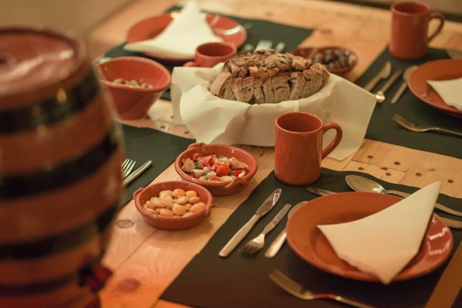 Lisbon: Tapas & Drinks with Fado Live Performance - Should you book the Fado and tapas evening?