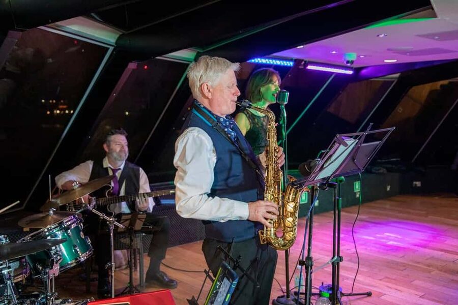London: River Thames Dinner Cruise with Live Jazz - Why the Thames works so well after dark