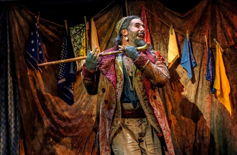 London's West End: Ticket to Oliver! The Musical - Is the reserved ticket good value?
