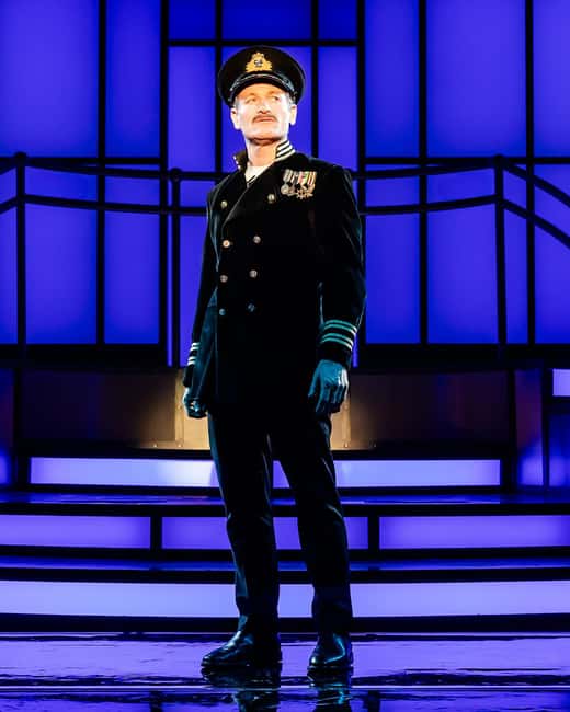 London's West End: Ticket to Titanique the Musical - Practical rules inside the theatre