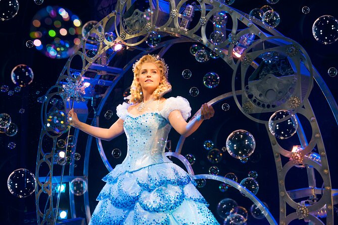 London Theatre: Wicked the Musical - The sets, costumes, and stage effects
