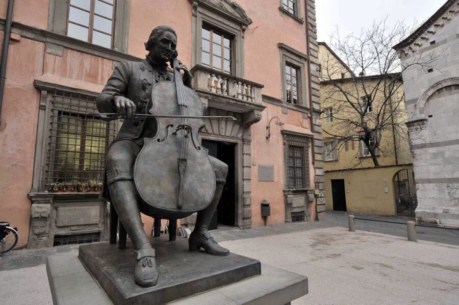 Lucca: Musical Walking Tour with Puccini Museum Visit - Starting inside Teatro del Giglio