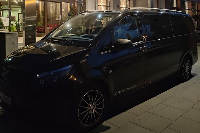 Luxury airport transfer from Lodz to Warszawa Chopin Airport - On the road: comfort, safety, and a wide time range