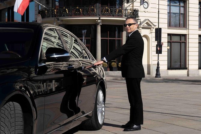 Luxury Warsaw Chopin Airport Transfer by private Limousine - The short ride into central Warsaw