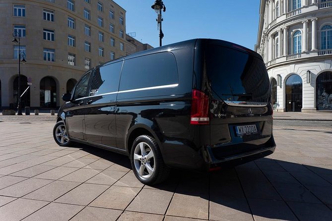 Luxury Warsaw Chopin Airport Transfer by private Minivan car - What the private format is worth