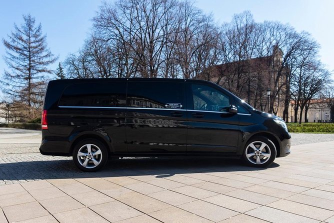 Luxury Warsaw Chopin Airport Transfer by private Minivan car - The 20 to 30 minute ride into Warsaw