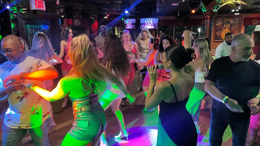 Mango's Miami: Salsa Lessons, Mojitos, Bites & Live Music - From lessons to Mango’s nightclub at 10pm
