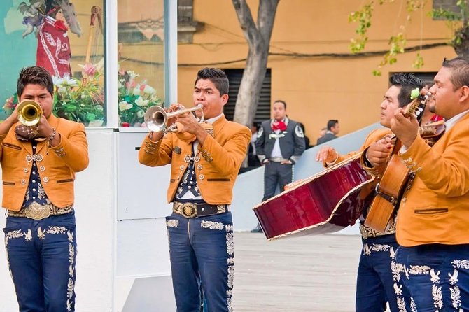 Mariachi Night in Garibaldi and Dinner at Bellini - Friendly guides and a small group